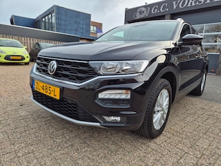 Volkswagen T-Roc 1.0 TSI Style /navi/carplay/trekhaak/140pk gechipt