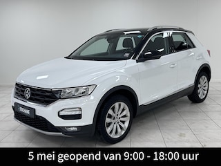 Volkswagen T-Roc 1.0 TSI Style Business TREKHAAK | NAVIGATIE | PARKEERSENSOREN VOOR-EN ACHTER