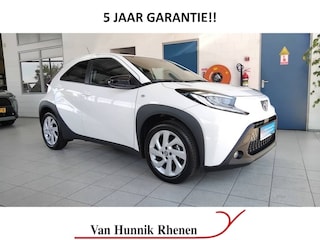 Toyota Aygo 1.0 VVT-i Automaat First | Stoelverw | LED | Apple-Android |