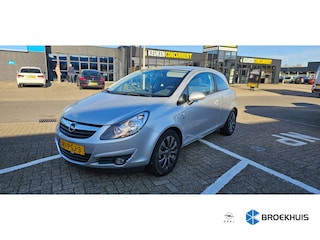 Opel Corsa 1.4-16V '111' Edition AUTOMAAT / Stuur en Stoelverwarmd / Airco / Cruise Control / 16'' LMV