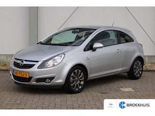 Opel Corsa 1.4-16V '111' Edition AUTOMAAT / Stuur en Stoelverwarmd / Airco / Cruise Control / 16'' LMV