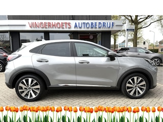 Ford Puma 125 Pk Titanium X Benzine * Navigatie * Adaptive Cruise Control * Achteruitrij Camera * 18" L.M. Velgen * Vingerhoets; Vierde Generatie Eersteklas Service. Al meer dan 100 jaar een begrip in de Brabantse Kempen.