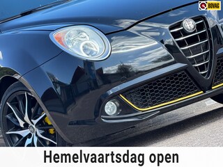 Alfa Romeo Mito 1.4 Distinctive - Nero Profondo - Cruise/Clima/Nav - Fijn Sportief