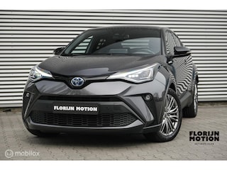 Toyota C-HR 1.8 Hybrid Executive | Camera | Trekhaak | Half-leder | Two Tone | Stoelverwarming | Cruise Control | Zwarte hemel | LED