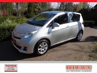 Toyota Verso-S 1.3 VVT-i 99pk CVT Aspiration, rijklaarprijs met 12 maanden Bovag garantie.