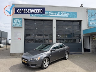 Mitsubishi Lancer Sports Sedan 1.8 Invite