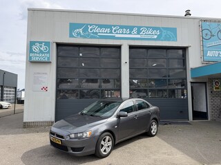 Mitsubishi Lancer Sports Sedan 1.8 Invite