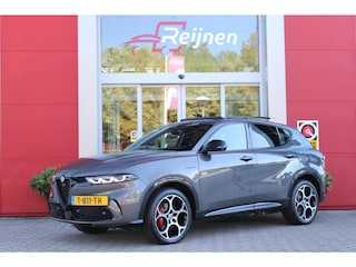Alfa Romeo Tonale PHEV 280PK VELOCE | NIEUWE AUTO! | PANORAMISCH SCHUIF/KANTEL DAK | WINTERPACK: STOEL/STUUR VERWARMING | TECHNOLOGY PACK: PARKEERWAARSCHUWING VOOR EN ACHTER/360° CAMERA/AUTOMATISCH INPARKEREN/ AUTONOMOUS DRIVING LEVEL 2: ADAPTIVE CRUISE CONTROL/LANE CENTERING ASSIST/TRAFFIC JAM ASSIST DODEHOEK DETECTIE AUTOMATISCH DIMMENDE BUITENSPIEGELS | DRAADLOZE TELEFOONLADER | FULL LED MATRIX KOPLAMPEN | DUAL STAGE VALVE: ACTIEVE DEMPING | KEYLESS ENTRY/START | 19" LICHTMETALEN VELGEN | ROODGESPOTEN BREMBO REMKLAUWEN | NAVIGATIE | DRAADLOZE APPLE CARPLAY/ANDROID AUTO | ELEKTRISCH BEDIENBARE ACHTERKLEP |