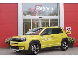 Fiat Grande Panda LA PRIMA 113PK 11 kW 44 kWh | WINTERPACK: STOEL/STUUR/VOORRUIT VERWARMING | DRAADLOZE APPLE CARPLAY/ANDROID AUTO | NAVIGATIE | ACHTERUITRIJCAMERA | PARKEERSENSOREN VOOR + ACHTER | DRAADLOZE TELEFOONLADER | LED KOPLAMPEN | CLIMATE CONTROL | 3-FASE | 17" LICHTMETALEN VELGEN | PRIVACY GLASS | ACHTERSPOILER |