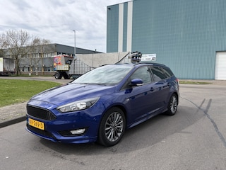Ford Focus Wagon 1.5 ST-Line 6-Bak 150 PK. Prachtige en dealer onderhouden auto !!!
