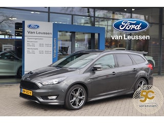 Ford Focus Wagon 1.5 150PK ST-LINE 18"LM-VELGEN PRIVACY-GLASS TREKHAAK PARK-SENSOREN CLIMA CRUISE 1500KG-TREKGEWICHT!