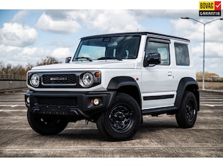 Suzuki Jimny 1.5 Stijl | 4 Persoons | Airco/Clima | Cruise Control | Navigatie | Stoelverwarming | Trekhaak |