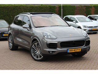 Porsche Cayenne 3.0 S E-Hybrid / Full option! / NL Auto! / Trekhaak / Panoramadak / 360Camera / Luchtvering / Bose / 20'' / Keyless / Sportchrono / Stuurverwarming / Stoelventilatie 4x / Stoelverwarming 4x / Dodehoek / DAB