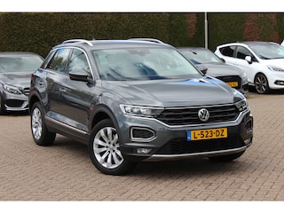 Volkswagen T-Roc 1.5 TSI Sport / Trekhaak / Camera / Virtual Cockpit / Keyless / 17'' / CarPlay / Stuur+Stoelverwarming / DAB / ACC
