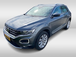 Volkswagen T-Roc 1.5 TSI Sport / Trekhaak / Camera / Virtual Cockpit / Keyless / 17'' / CarPlay / Stuur+Stoelverwarming / DAB / ACC