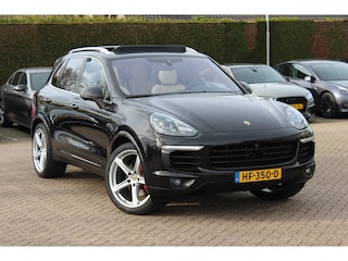 Porsche Cayenne 3.0 S E-Hybrid / Trekhaak / Panoramadak / Luxe Leder / Luchtvering / Bose / 21'' / Keyless / Sportchrono / Stuurverwarming / Stoelventilatie / Stoelverwarming 4x / DAB / ACC