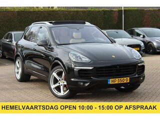 Porsche Cayenne 3.0 S E-Hybrid / Trekhaak / Panoramadak / Luxe Leder / Luchtvering / Bose / 21'' / Keyless / Sportchrono / Stuurverwarming / Stoelventilatie / Stoelverwarming 4x / DAB / ACC