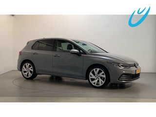 Volkswagen Golf 1.5 TSI Style Sfeerverlichting Navigatie Parkeersensoren Adaptive Cruise