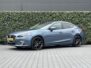 Mazda 3 2.0 GT-M, BOSE, LEDER, HUD, NAVIGATIE, CRUISE CONTROL, CLIMATE CONTROL, STOELVERWARMING, DODEHOEK, KEYLESS, CAMERA, TREKHAAK, PDC, LED, LICHTMETAAL 19