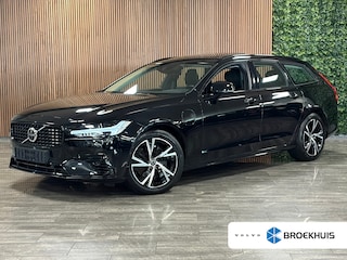 Volvo V90 T6 AWD Recharge R-Design | Schuifdak | Trekhaak | Harman Kardon | Adaptieve Cruise Control | Standkachel met Volvo On Call App | Stoelverwarming voor+achter | Stuurwielverwarming | Pilot Assist | BLIS Dode Hoek Detectie | Parkeercamera | Elektrische voorstoelen geheugen | Lederen bekleding | Zitting verlenging voorstoelen | 18 Inch | Keyless Drive | Parkeersensoren voor+achter | Elektrisch bedienbare achterklep | DAB Radio | Apple Carplay/Android Auto | Volvo On Call met mobiele App functie | Onyx Black Metallic |