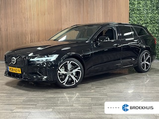 Volvo V60 T6 AWD Recharge Ultra Dark | Trekhaak | 360° Camera | Schuifdak | Head-Up Display | Harman Kardon | 19 Inch | Adaptieve Cruise Control | Stoelverwarming voor+achter | Stuurwielverwarming | Full LED Meesturende koplampen | Pilot Assist | BLIS Dode Hoek Detectie | Elektrische voorstoelen geheugen | Lederen bekleding | Zitting verlenging voorstoelen | Lederen dashboard | Google Infotainment | Keyless Drive | Parkeersensoren voor+achter | Privacy Glass | Elektrisch bedienbare achterklep | DAB Radio | Apple Carplay/Android Auto | Volvo On Call met mobiele App functie | Onyx Black Metallic |