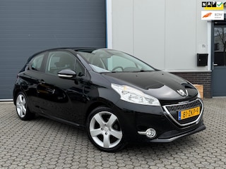 Peugeot 208 1.2 VTi Envy | Climate | Navi | Parkeersensor | Inklap spiegels