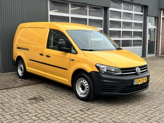 Volkswagen Caddy 2.0 TDI L2H1 Airco Cruise controle Trekhaak 1500kg trekgewicht Parkeersensoren achter Kastinrichting Schuifdeur Telefoon verbinding 1e eigenaar Euro 6 Verlengd bpm vrij voor particulier gebruik !!