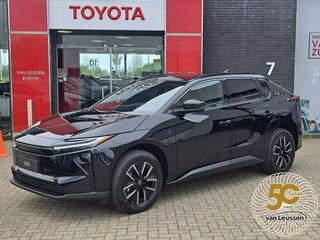 Toyota bZ4X Dynamic 73 kWh NIEUW DIRECT LEVERBAAR STOEL/STUURWIEL VERWARMING 360 CAMERA DRAADLOOS TEL. LADEN