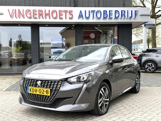 Peugeot 208 100 Pk Benzine Luxe Allure * Navigatie * Climate & Cruise Control * L.M. Velgen * Keyless Start * 1/2 Lederen Interieur * DAB Radio * Parkeersensoren * Vingerhoets; Vierde Generatie Eersteklas Service. Al meer dan 100 jaar een begrip in de Brabantse Kempen.