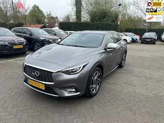 Infiniti Q30 1.6t Premium , automaat , leer, navigatie, pdc voor en achter met camera