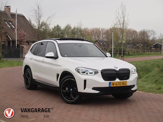 BMW iX3 High Executive 80 kWh | Panoramadak | Trekhaak | Head-Up Display | 360 Camera | Harman Kardon | Sfeerverlichting |