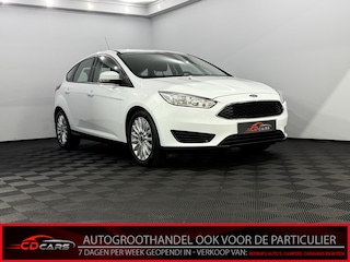 Ford Focus 1.0 Trend Edition Airco, Navi, Parkeersensoren, Stoelverwarming, A start stop, Lichtmetalen velgen, Radio