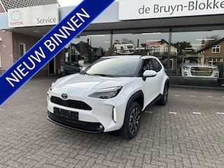 Toyota Yaris Cross 1.5 Hybrid 130 Dynamic + Comfort Pack dodehoekdetectie / stoelverwarming / stuurwielverwarming / parkeersensoren voor + achter / Navigatie / Apple Carplay / Android Auto / parkeercamera / 10 jaar Toyota garantie / rijklaarprijs incl. Toyota Pechhulppas