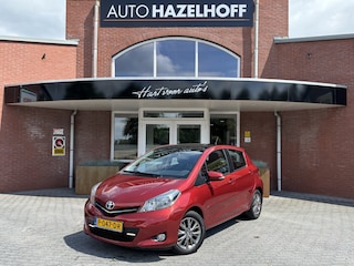 Toyota Yaris 1.3 VVT-i Executive | Camera | PDC Achter | Cruise Control | Clima | Panoramadak |  Bluetooth | LET OP, AANGEPASTE AUTO/ MET COMPLETE HANDBEDIENING!