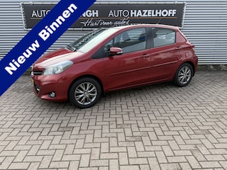 Toyota Yaris 1.3 VVT-i Executive | Camera | PDC Achter | Cruise Control | Clima | Panoramadak |  Bluetooth | LET OP, AANGEPASTE AUTO/ MET COMPLETE HANDBEDIENING!
