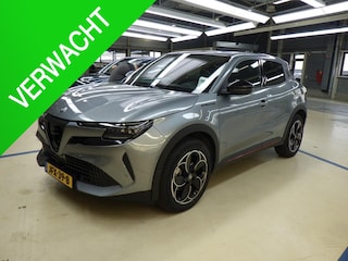 Alfa Romeo Junior Elettrica Speciale 54 kWh Navigatie | Camera | LED Matrix | Warmte pomp | Pack Techno