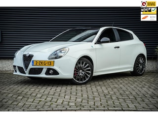 Alfa Romeo Giulietta 1.750 Turbo Veloce | Org. NL-Auto! | Panoramadak | Xenon | Cruise Control | Bianco Pastello | Navi |
