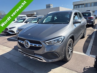 Mercedes-Benz GLA 250 e Progressive LED Wegklapbare trekhaak Stoelverwarming Achteruitrijcamera