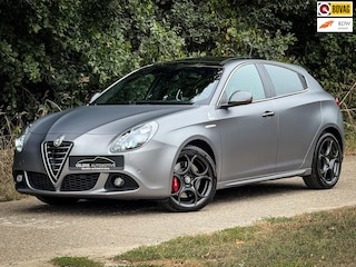 Alfa Romeo Giulietta 1.750 Turbo Veloce | Mat Grijs | Bose Sound | Panoramadak | Sportstoelen | Navigatie |