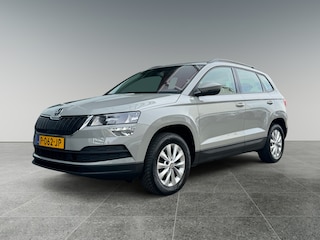 Skoda Karoq 1.5 150pk TSI ACT Business Edition Parkeersensoren achter | Adaptive Cruise Control | Verwarmbare voorruit