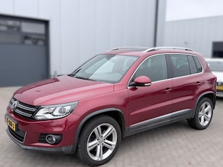Volkswagen Tiguan BWJ 12-2014 | 1.4T 161PK R-Line Edition AUTOMAAT | TREKHAAK | PANO DAK | NAVI | CAMERA A | CLIMA | PDC | 17'' LMV | PRIVACY GLASS |