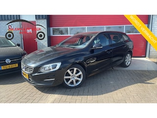Volvo V60 2.0 D3 Momentum AUTOMAAT / NWE D-RIEM / TREKHAAK /  XENON / STOELVERW / NAVI / CLIMA / PDC / BLUETOOTH / CRUISE