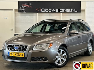 Volvo V70 2.0T Summum + LEDER !!