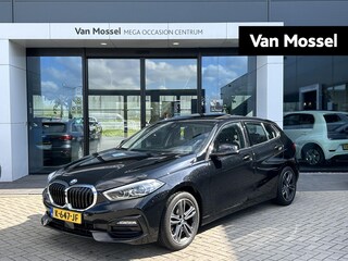 BMW 118i Executive Edition AUTOMAAT | PANORAMADAK | CLIMATE CONTROL | NAVIGATIE