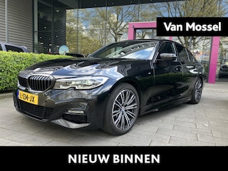 BMW 318i Business Edition | WORDT VERWACHT | M-SPORT PAKKET | HALF LEDER-ALCANTARA INTERIEUR | ACHTERUITRIJCAMERA | APPLE CARPLAY | ANDROID AUTO | TREKHAAK WEGKLAPBAAR | LED VERLICHTING | INTERIEUR VERLICHTING |