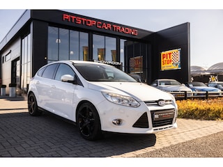 Ford Focus 1.6 EcoBoost Titanium, Xenon, 182pk, Cruise, Black Pack, Trekhaak!