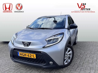 Toyota Aygo 1.0 First Edtion Automaat | 1e eigenaar | Dealeronderhouden | Climate control | Adaptieve cruise control | Stoelverwarming | Camera