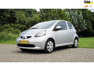 Toyota Aygo 1.0-12V + Navigatie