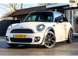 Mini Cooper Works Panoramadak I Bodykit I Bi-Xenon I Leder I NAP I NL Auto I Goed onderhouden