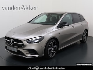 Mercedes-Benz B-klasse 250e AMG // Trekhaakl // Caplay // Camera // Sfeerverlichting // Nightpakket